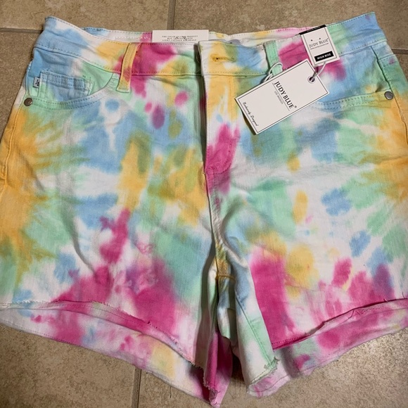 Judy Blue tie dye shorts - Picture 2 of 2